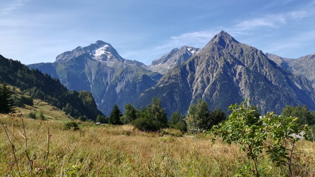 Vue sur la muzelle et le pic de Venosc depuis les 2 Alpes