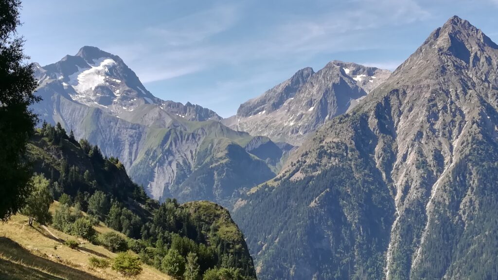 Vue sur la muzelle et le pic de Venosc depuis les 2 alpes
