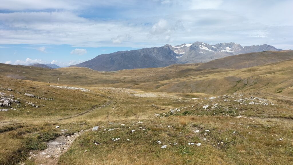 Vue sur les montagnes depuis le chemin du retour 
