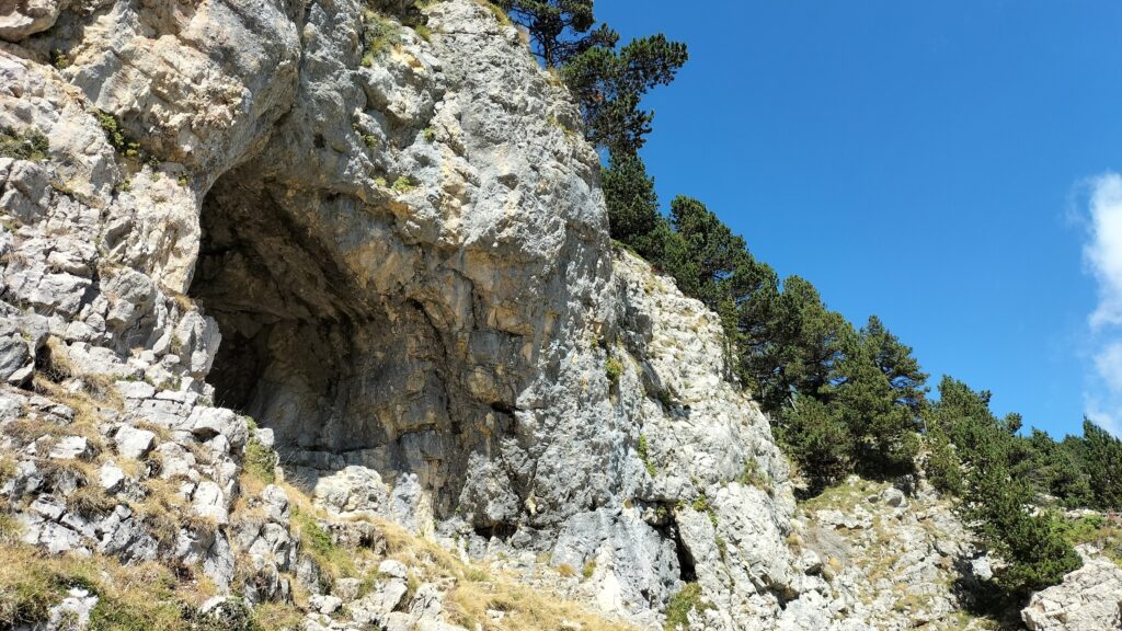 Grotte sur le plateau du Pas de l'Aiguille