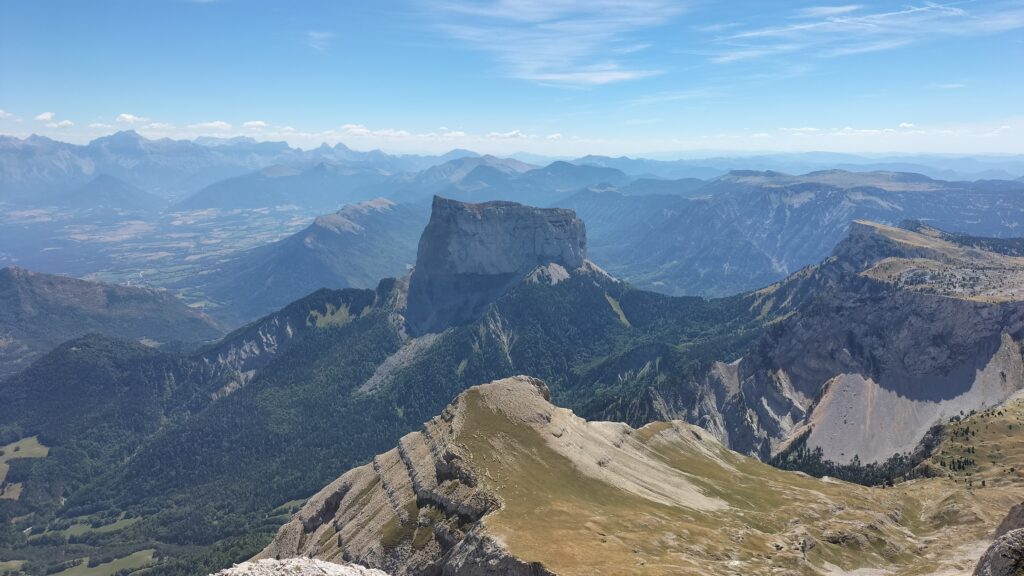 Vue sur le Mont Aiguille depuis le Grand-Veymont