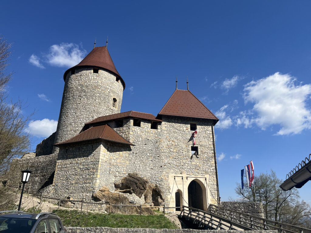 Zovnek Castel