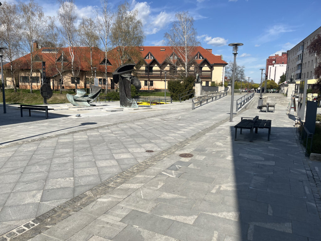 Rue pavée de la ville de Slovenske Konjice