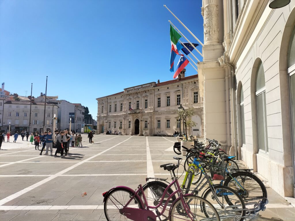 Place Tartinijev Trg, Piran