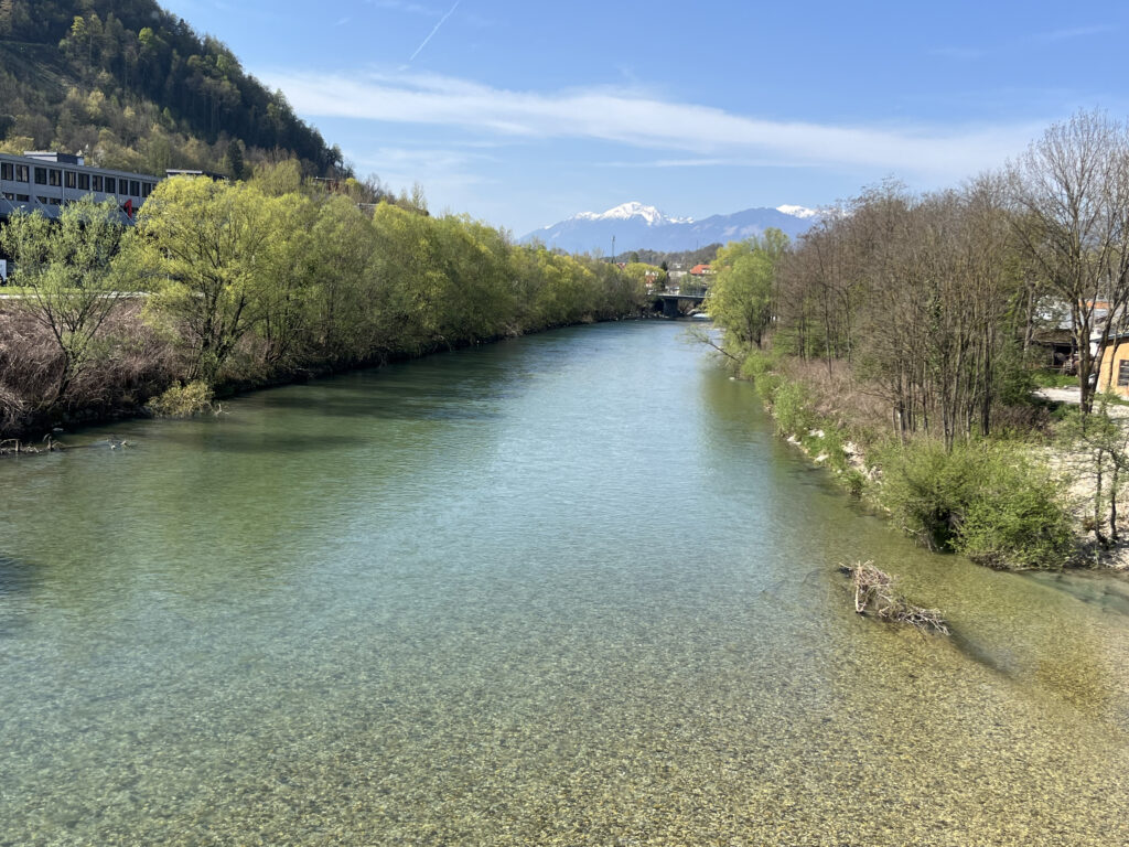 Vue sur une rivière depuis Kranj