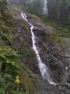 Cascade le long du chemin menant à la cascade de l'Oursière