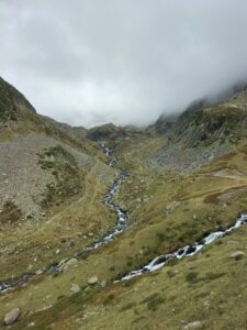 Cascades et ruisseaux vers le lac Claret