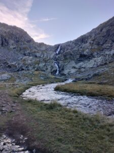 Cascade en direction des lacs Doménon