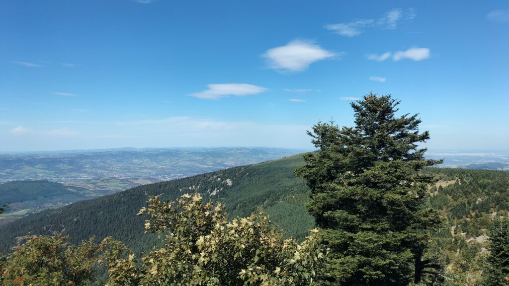 Vue sur le vallée du Rhône depuis le tour des crêts du Pilat
