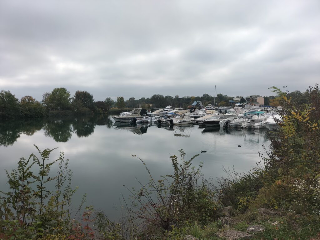 Etape de la Via Rhôna entre Groslée et l'Isle de la Serre