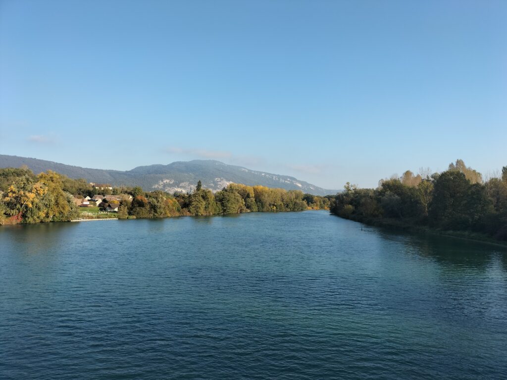 Etape de la Via Rhôna entre Groslée et l'Isle de la Serre