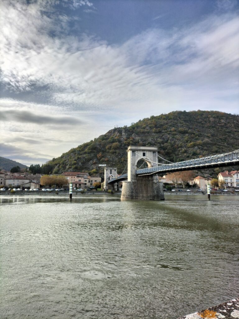 Etape de la Via Rhôna entre Tournon-sur-Rhône et Saint-Rambert-d'Albon