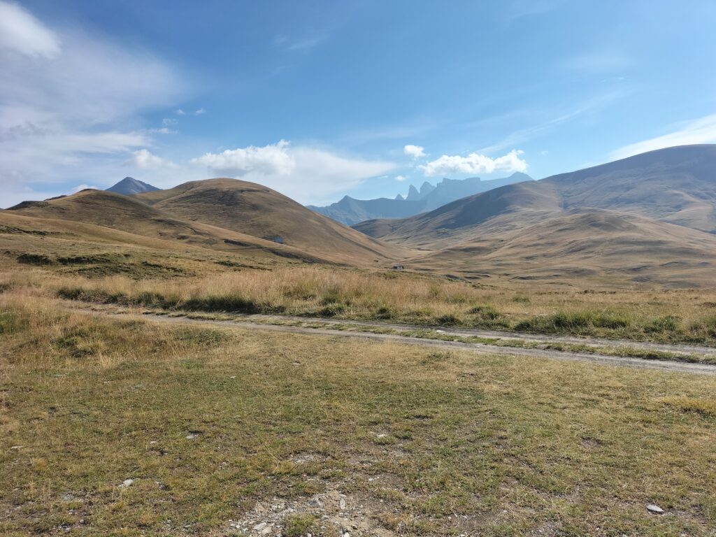 Chemin de randonnée sur le plateau d'Emparis
