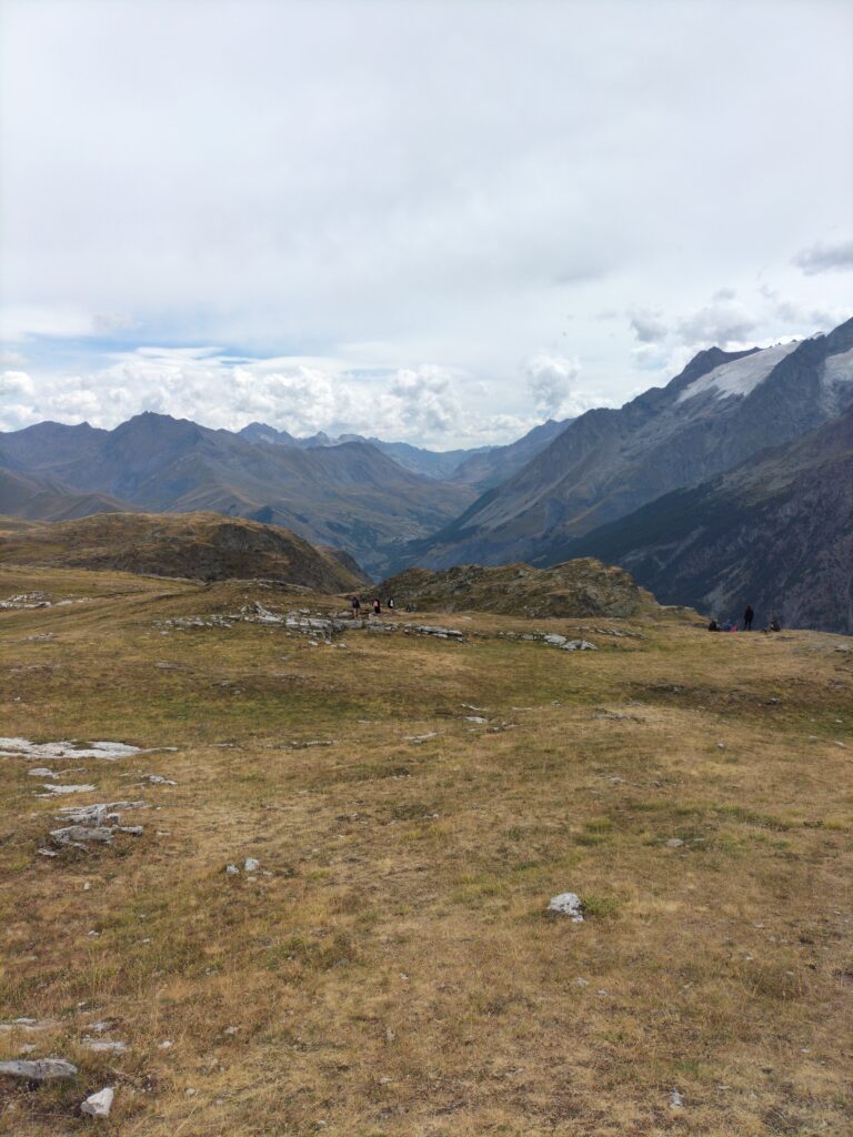 Vue sur les montagnes depuis le plateau d'Emparis