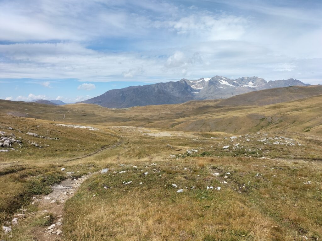 Vue sur les montagnes depuis le plateau d'Emparis