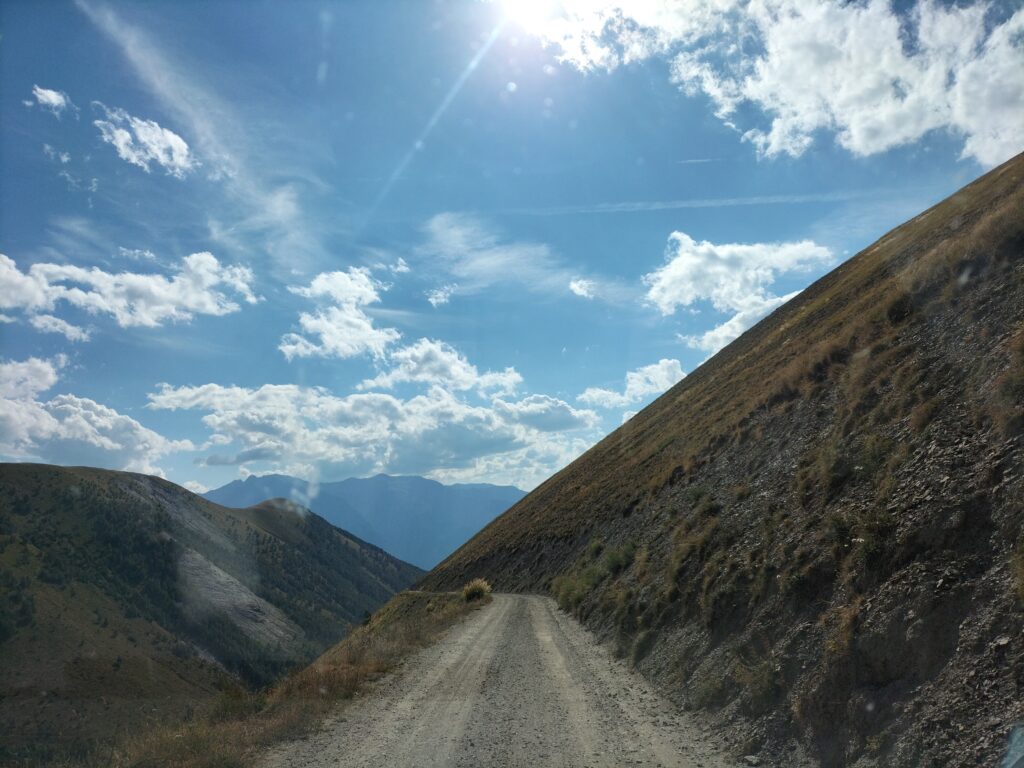 Route qui monte au plateau d'Emparis