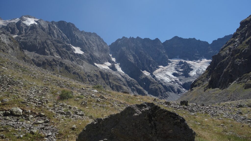 Refuge de l'Alpe de Villar d'Arène et sources de la Romanche