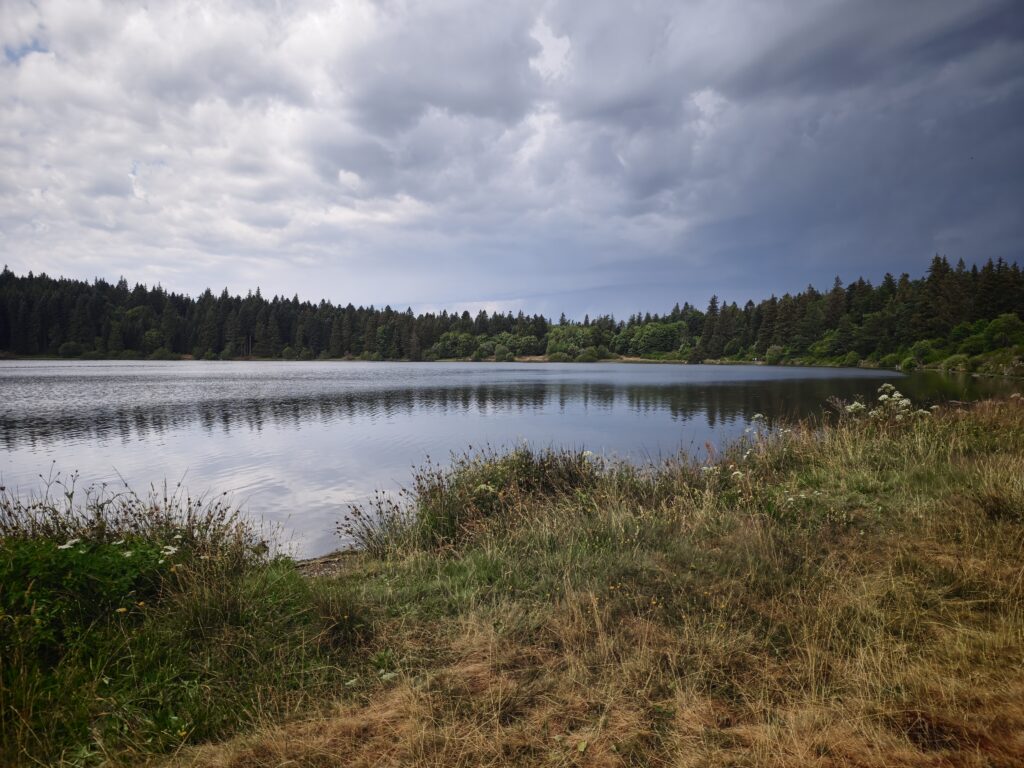 Tour du lac de Servières