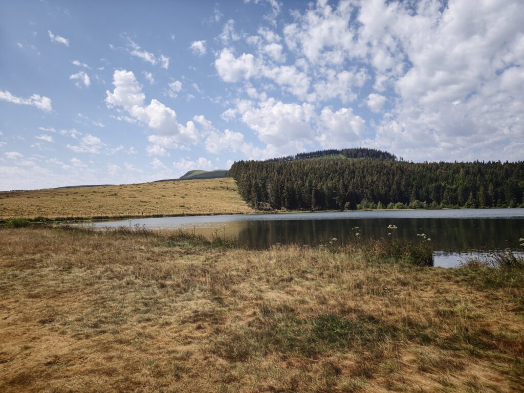 Tour du lac de Servières