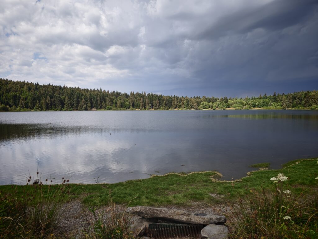 Tour du lac de Servières