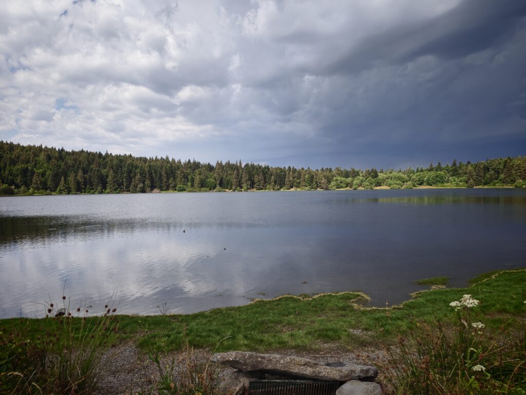 Tour du lac de Servières