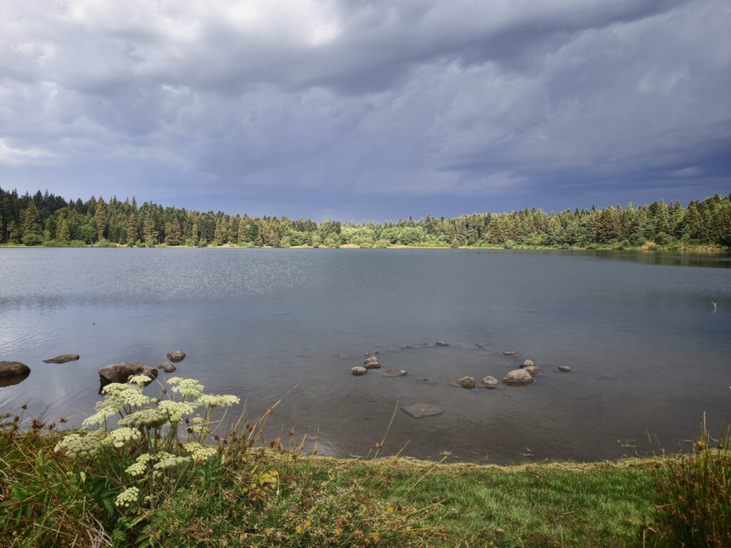 Tour du lac de Servières