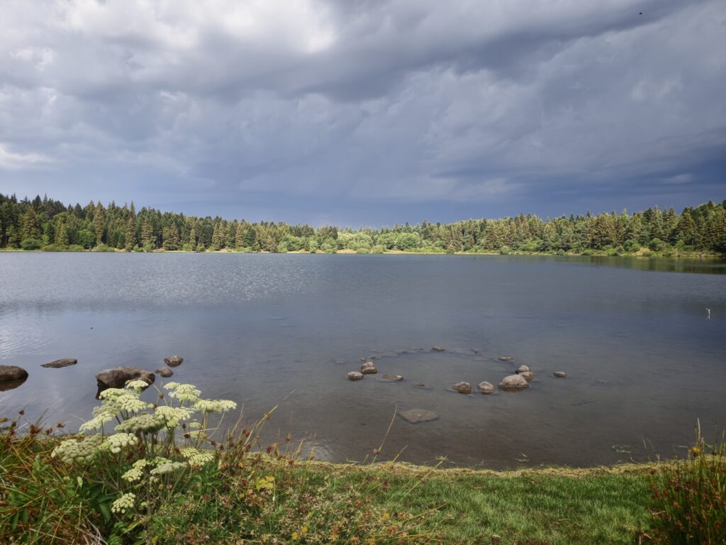 Tour du lac de Servières