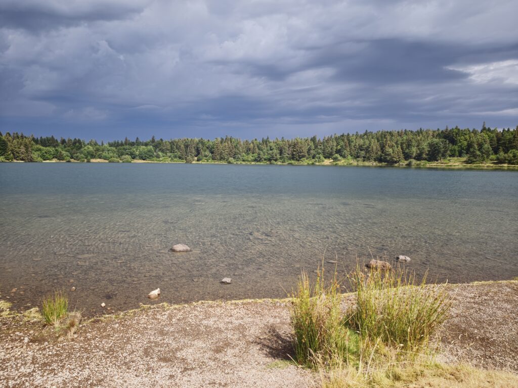 Tour du lac de Servières