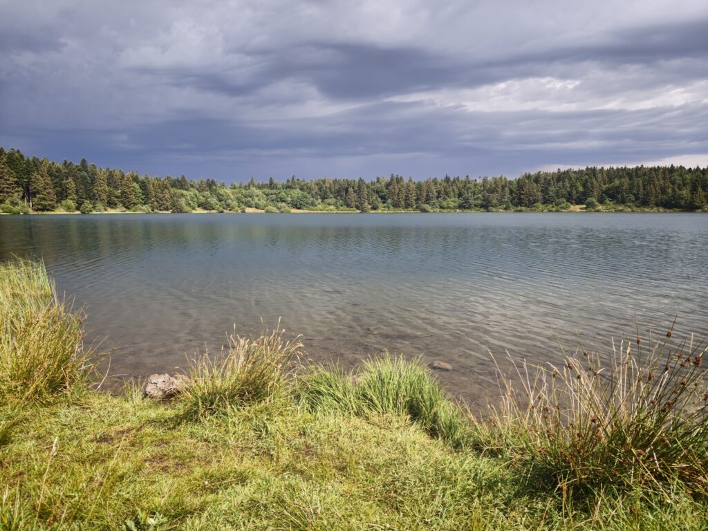 Tour du lac de Servières