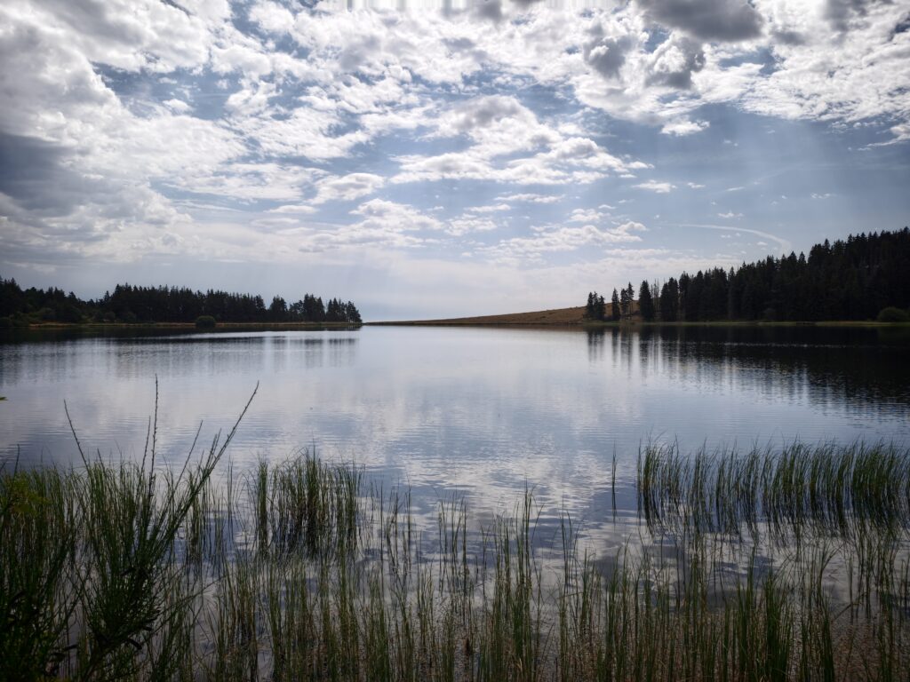 Tour du lac de Servières